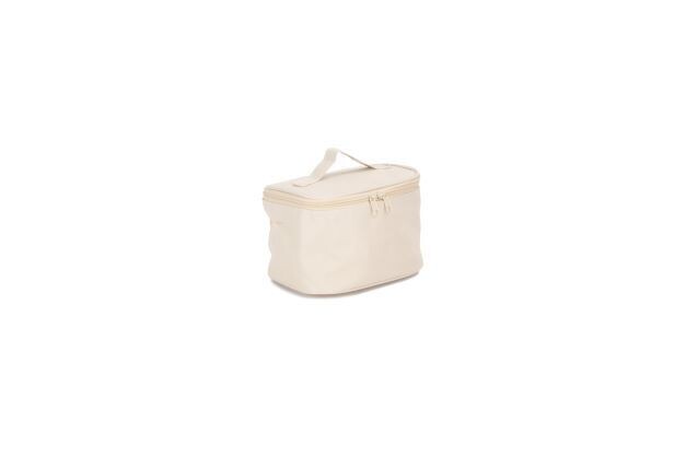 This cooler bag is just right for keeping your drinks and fresh foods nice and cool and is just the right size for putting into your picnic hamper too.