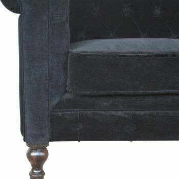 Classic Chesterfield design and comfortable seating
