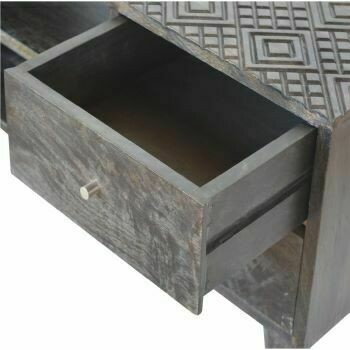 Nice deep drawers and an attractive table top.