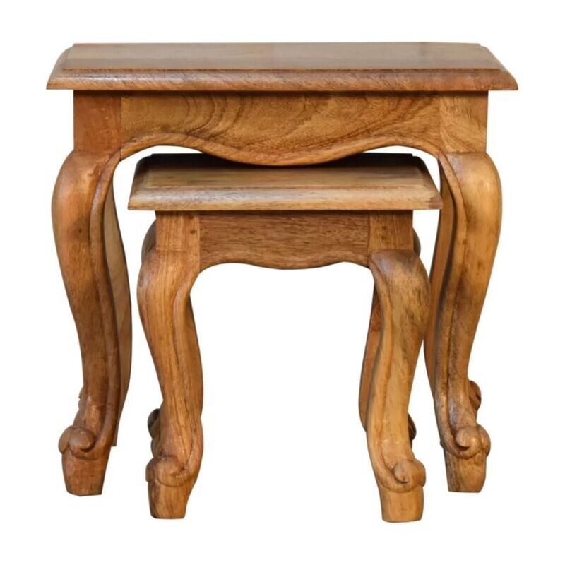 Lacey Oak Finish Nesting Table Set Lacey Oak Finish Nesting Tables
Set of Two
Carved Legs