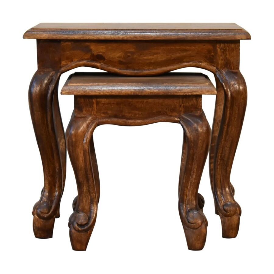 Lacey Chestnut Finish Nesting Table Set Lacey Chestnut Finish Nesting Tables
Two Pieces.
Carved Legs