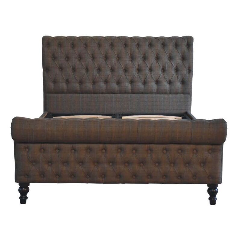 Stirling Tweed Double Bed Stirling Tweed Double Bed.
Large headboard with deep button design and rolled top.
Footboard with deep button design and rolled top.