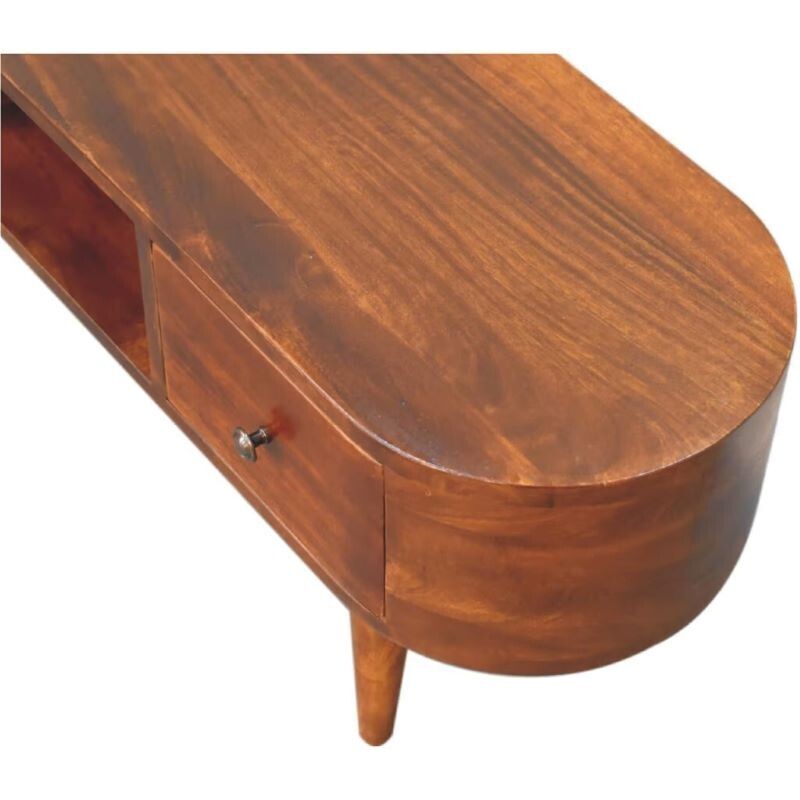A beautiful finish to the solid Mango wood, with this warm chestnut stain.