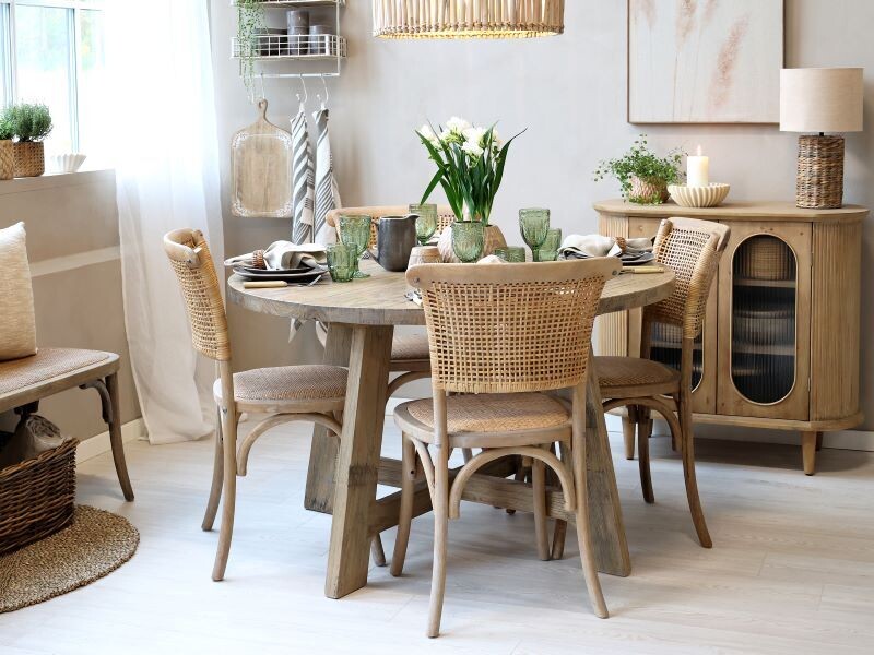 See how much space there is for four diners.