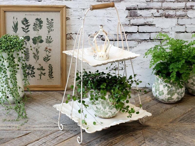 A good idea for your etagere as a display stand for a plant or flowers.