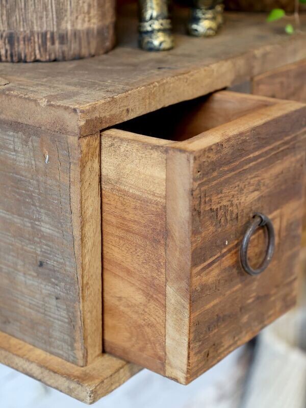 Handy drawers for all those things you keep misplacing!