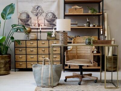 It's a real opportunity to get organised with this excellent Bibury Chest