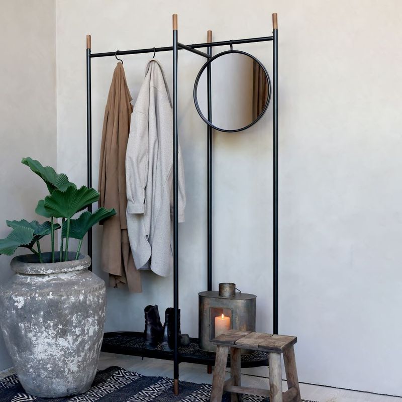 Avon Valet Stand Mirror – Practical Poise with Quiet Presence