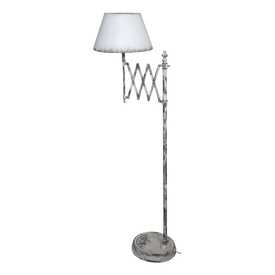 Need a bit more light? Just pull the light fitting out a little with this extending fitting and your wish comes true!