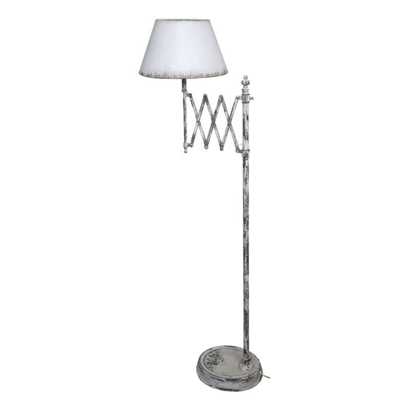 Extendable Floor Lamp Need a bit more light? Just pull the light fitting out a little with this extending fitting and your wish comes true!
