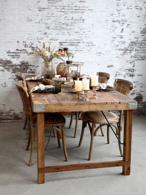 This is the Feast table in a room situation-see how roomy it is.