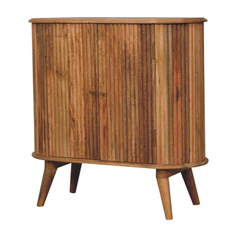 Roxanne cabinet with two front doors
Natural oak effect finish. It is a sturdy piece featuring a thick ridged base.
Front elevation.
