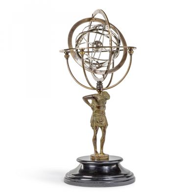 At a height of 56 cm, you can enjoy this Armillary in its full glory, depicting a statue of Atlas carrying the weight of the world on his shoulders, as you can see in this full view of the piece.
This will make a fine centrepiece in any room.
