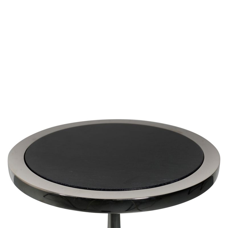 The black tabletop is pure class.