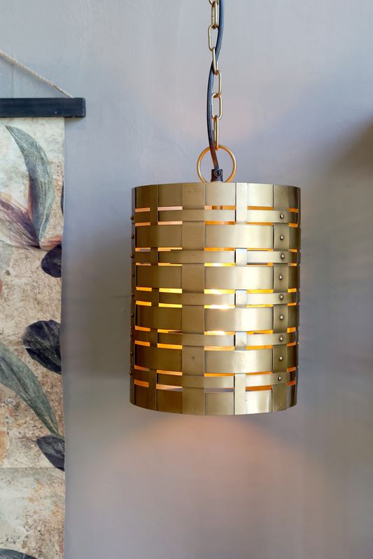 At the very first glimpse, you can see the absolute quality that you would expect from the materials used in the making of this fine ceiling light. Its manufacture includes aluminium, brass and iron, and straight away it oozes quality. This photo shows it in a room setting.
Height is 31 cm, and the finish is Antique Brass.