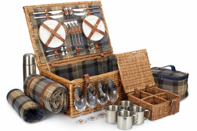 Deluxe Four Person Ravenstor Picnic Hamper
Tartan Fabric: Beige, light blue squares, brown large stripes and thin white and red lines.
Image: Contents shown in full