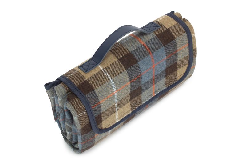 Luxury Ravenstor Picnic Blanket
Tartan Fabric: Beige, light blue squares, brown large stripes and thin white and red lines.