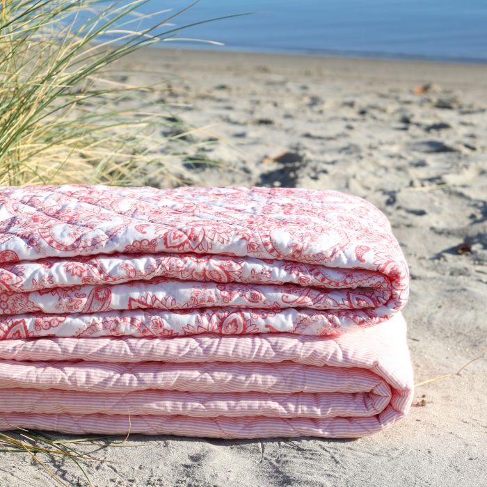 Chic Rose Paisley Quilt