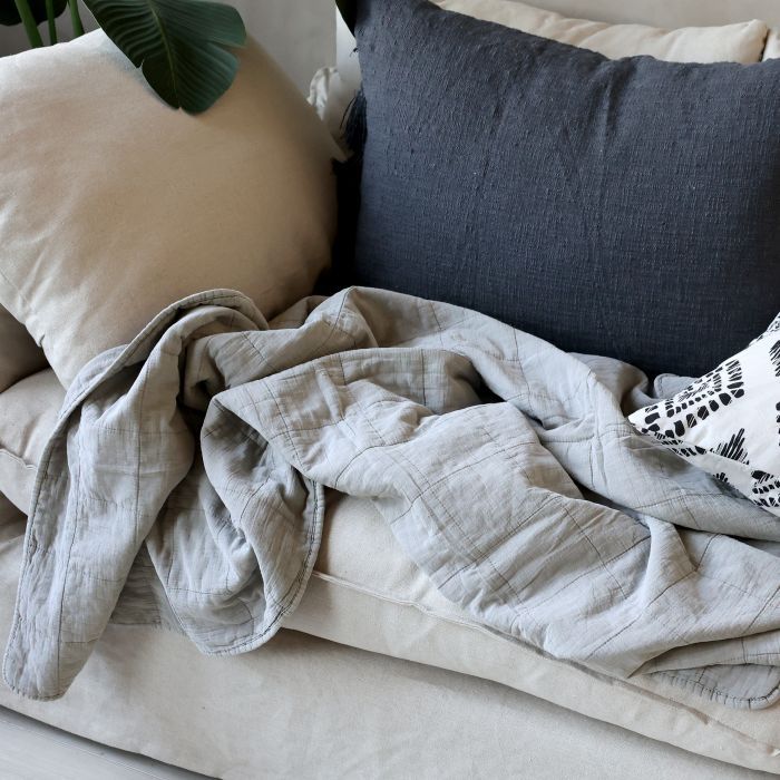 Chic Quilted Blanket - French Grey