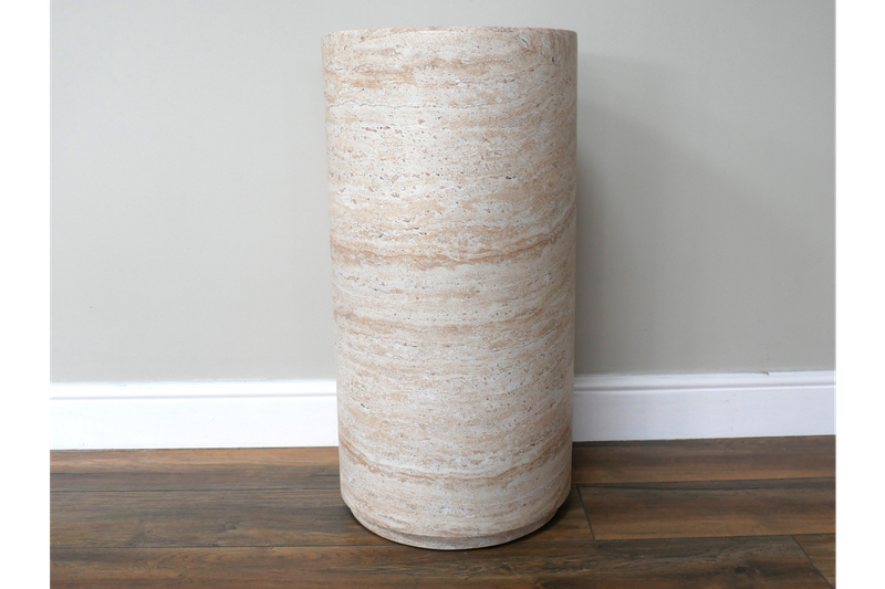 Stone-effect column pedestal with a travertine-style finish, ideal for displaying plants, sculptures or décor accents.