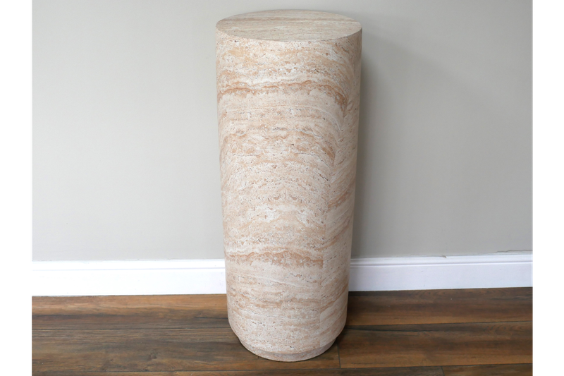Stone-effect column pedestal with a travertine-style finish, ideal for displaying plants, sculptures or décor accents.