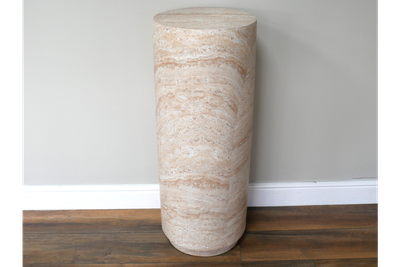 Stone-effect column pedestal with a travertine-style finish, ideal for displaying plants, sculptures or décor accents.