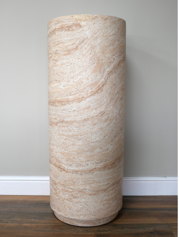 Stone-effect column pedestal with a travertine-style finish, ideal for displaying plants, sculptures or décor accents.