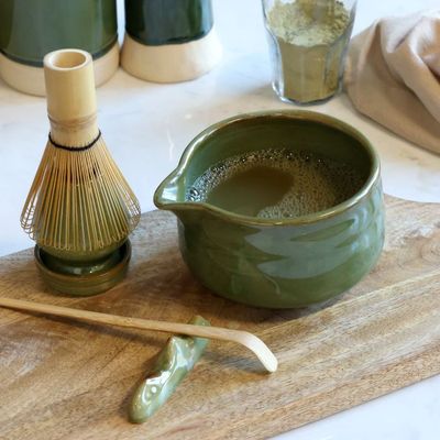Japanese matcha tea set with handcrafted ceramic bowl, bamboo whisk, scoop and whisk holder for an authentic tea ritual.