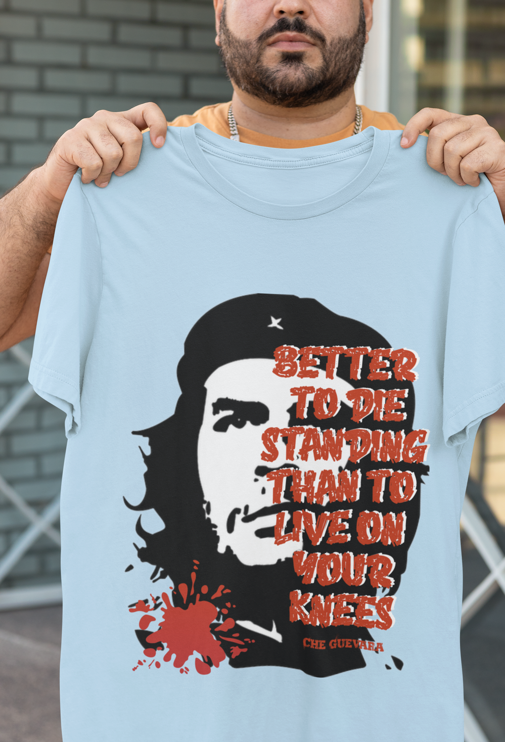 ♣Citazione di Che Guevara♣  &quot;Meglio morire in piedi che vivere in ginocchio&quot; Maglietta classica unisex. SPEDIZIONE GRATUITA.