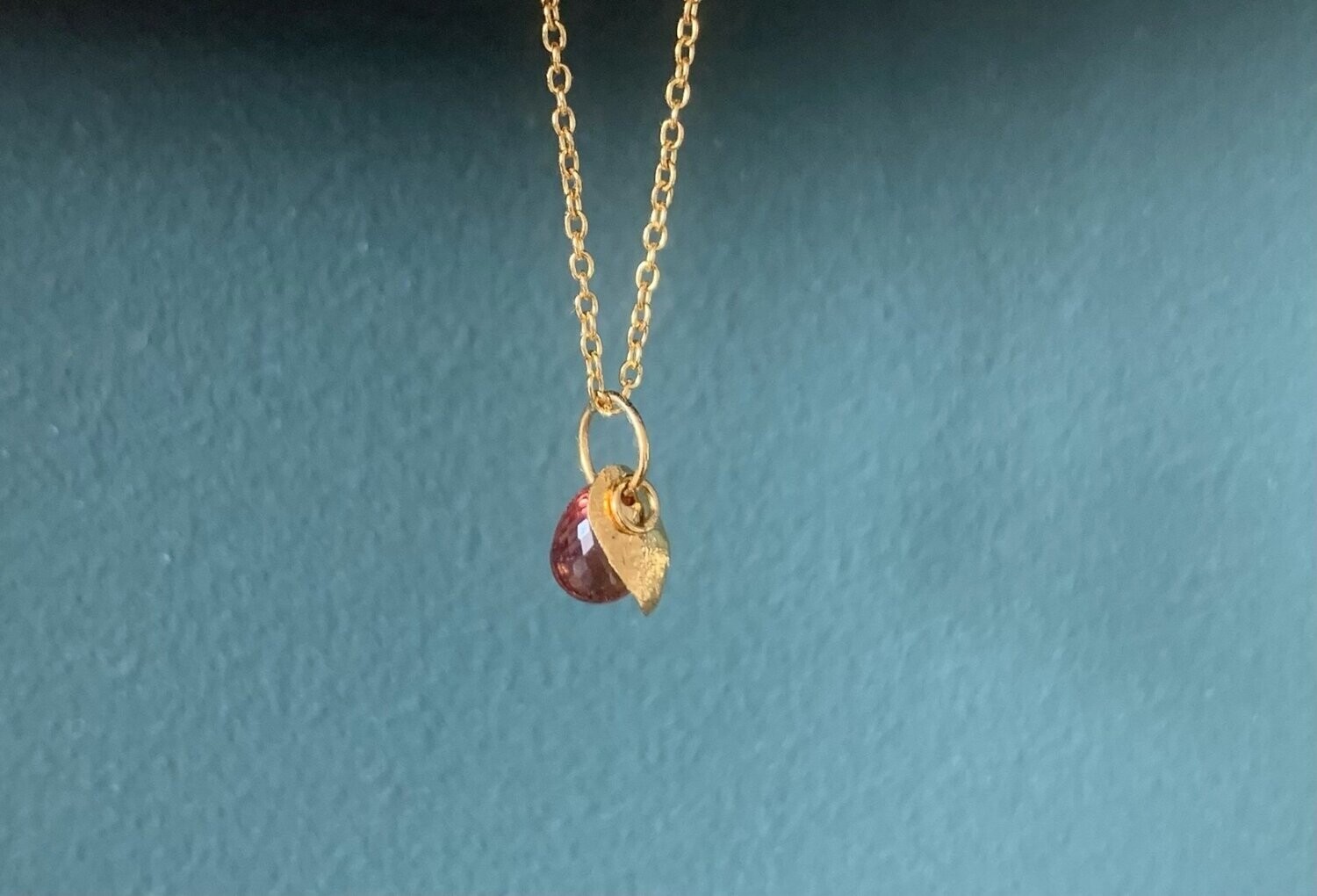 Pink drop collier