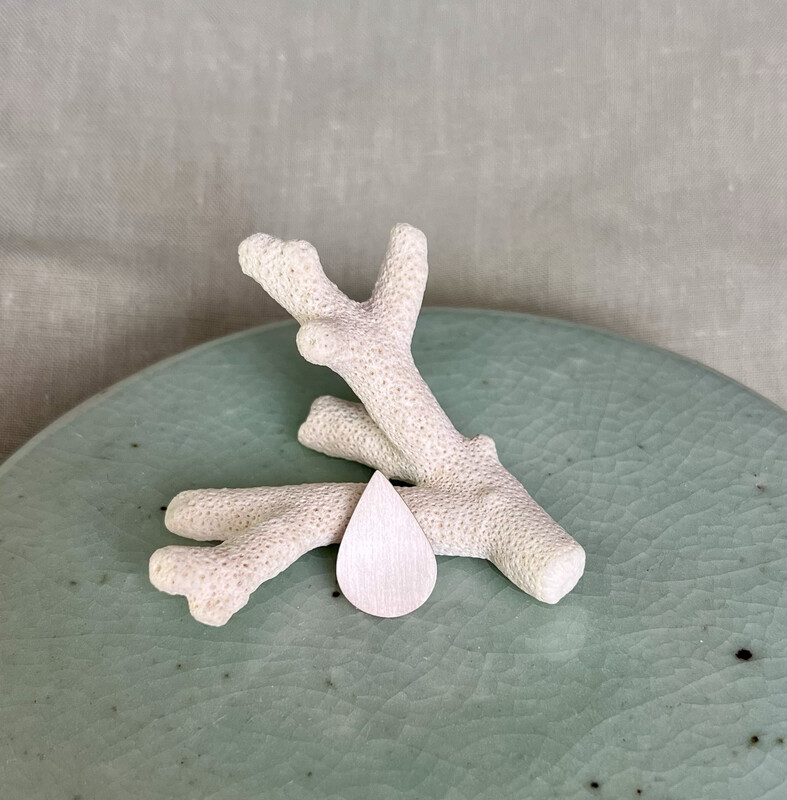 Happy Tear Broche Mat