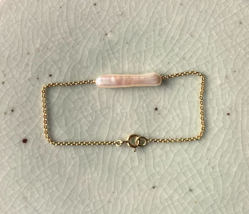 Long pearl bracelet