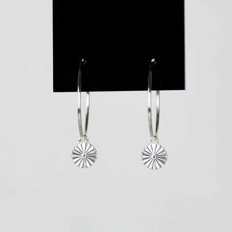 Hoops med sølv vedhæng