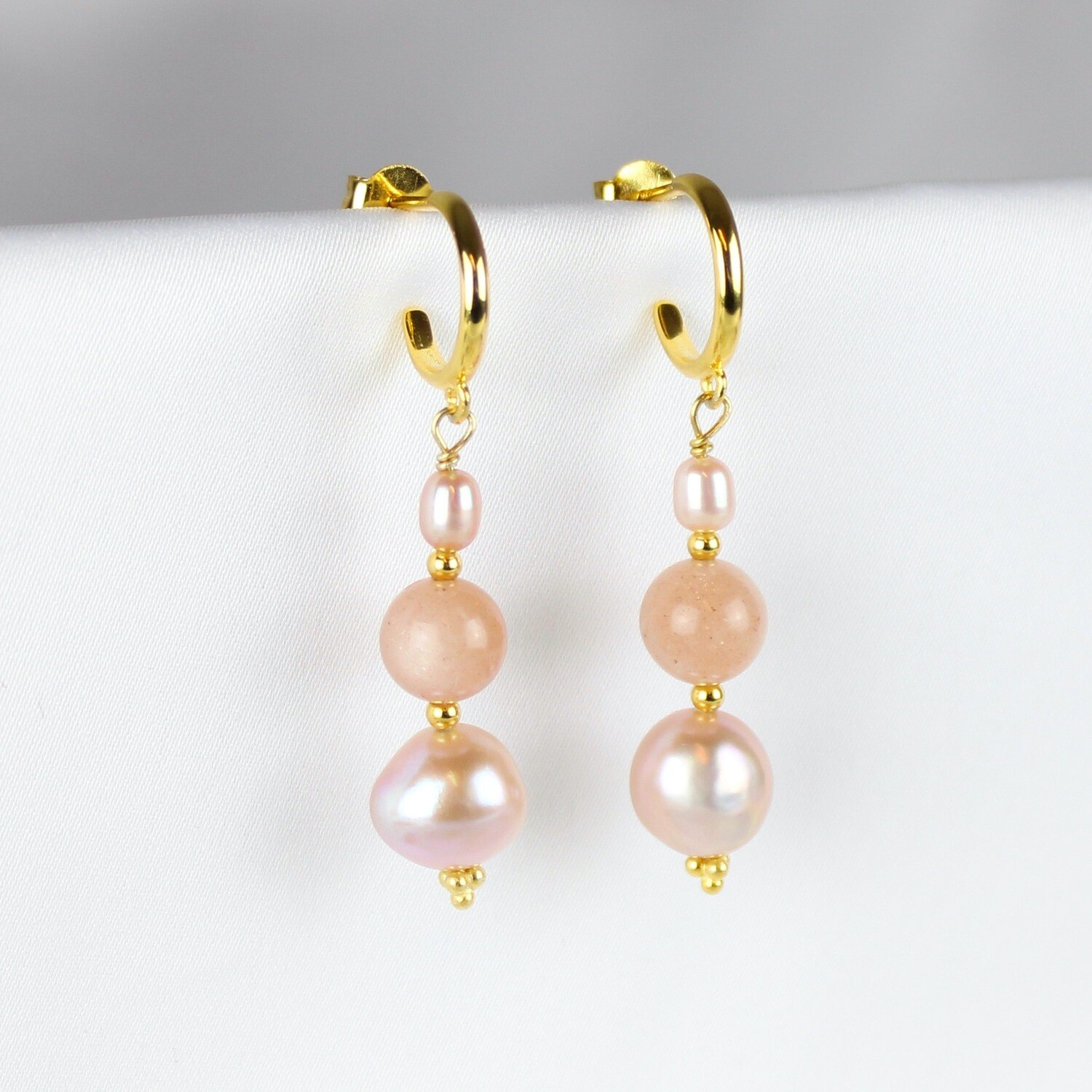 Sand-månesten øreringe m. perler (forgyldt)