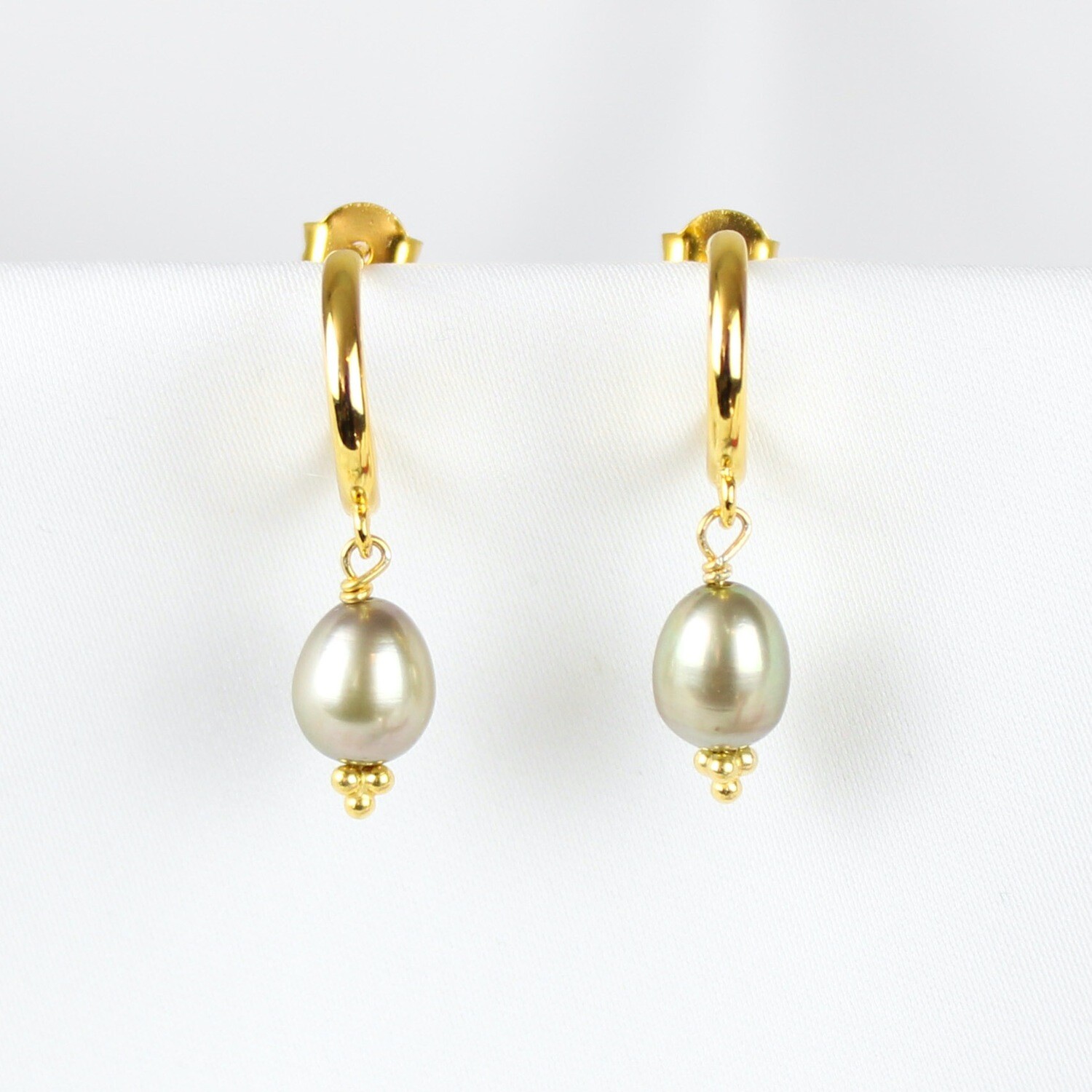 Lysegrønne ferskvandsperle-øreringe