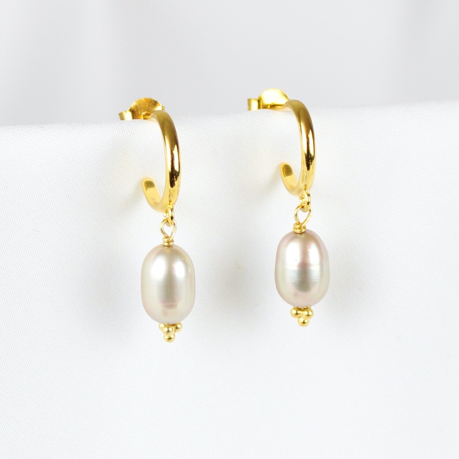 Gyldne ferskvandsperle øreringe