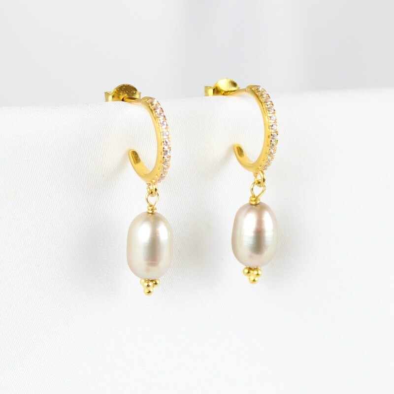 Gyldne ferskvandsperle øreringe m. rhinsten