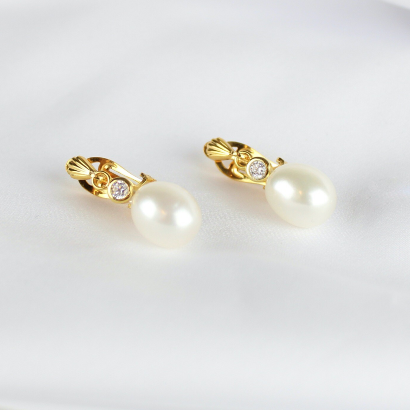 Clips øreringe m. hvide ferskvandsperler &amp; rhinsten