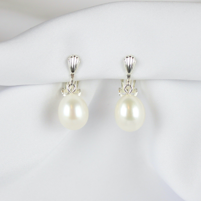 Clips øreringe m. hvide ferskvandsperler