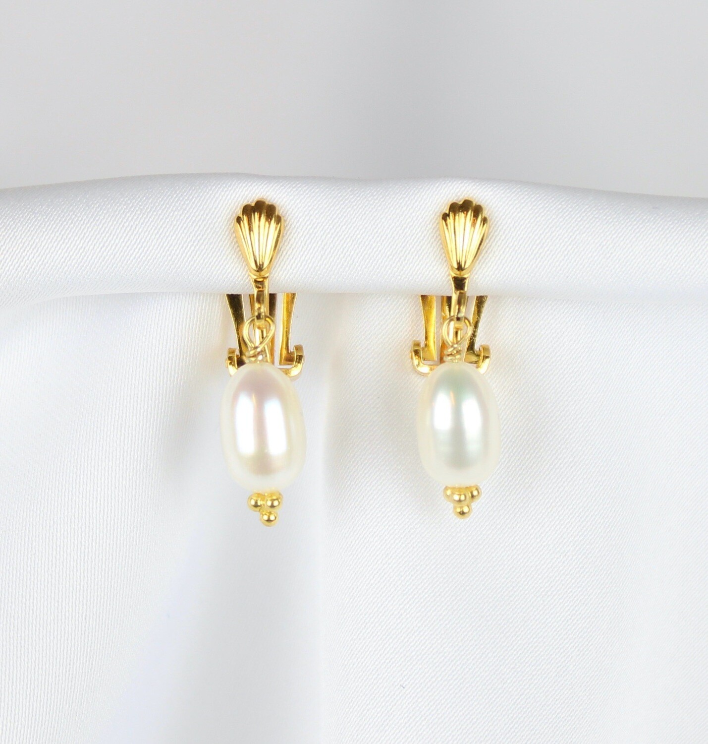 Clips øreringe m. hvide ferskvandsperler