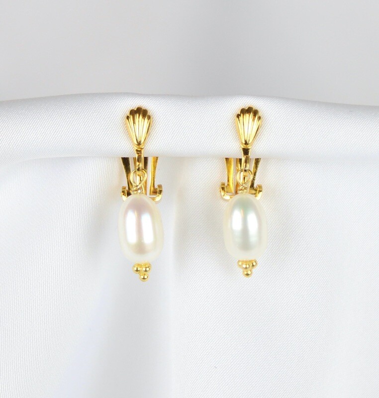 Clips øreringe m. hvide ferskvandsperler