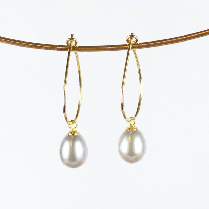 Dråbeformet hoops med grå ferskvandsperler