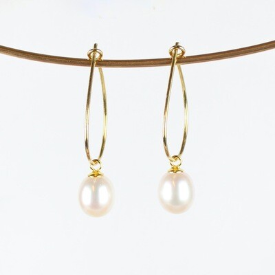 Dråbeformet hoops med hvide ferskvandsperler