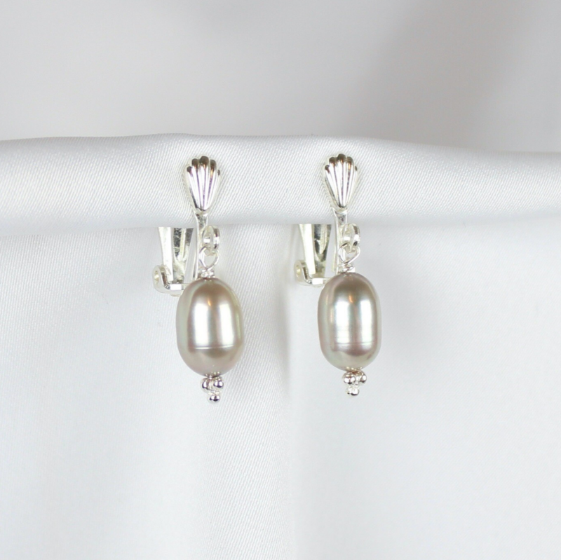 Clips øreringe m. gyldne ferskvandsperler