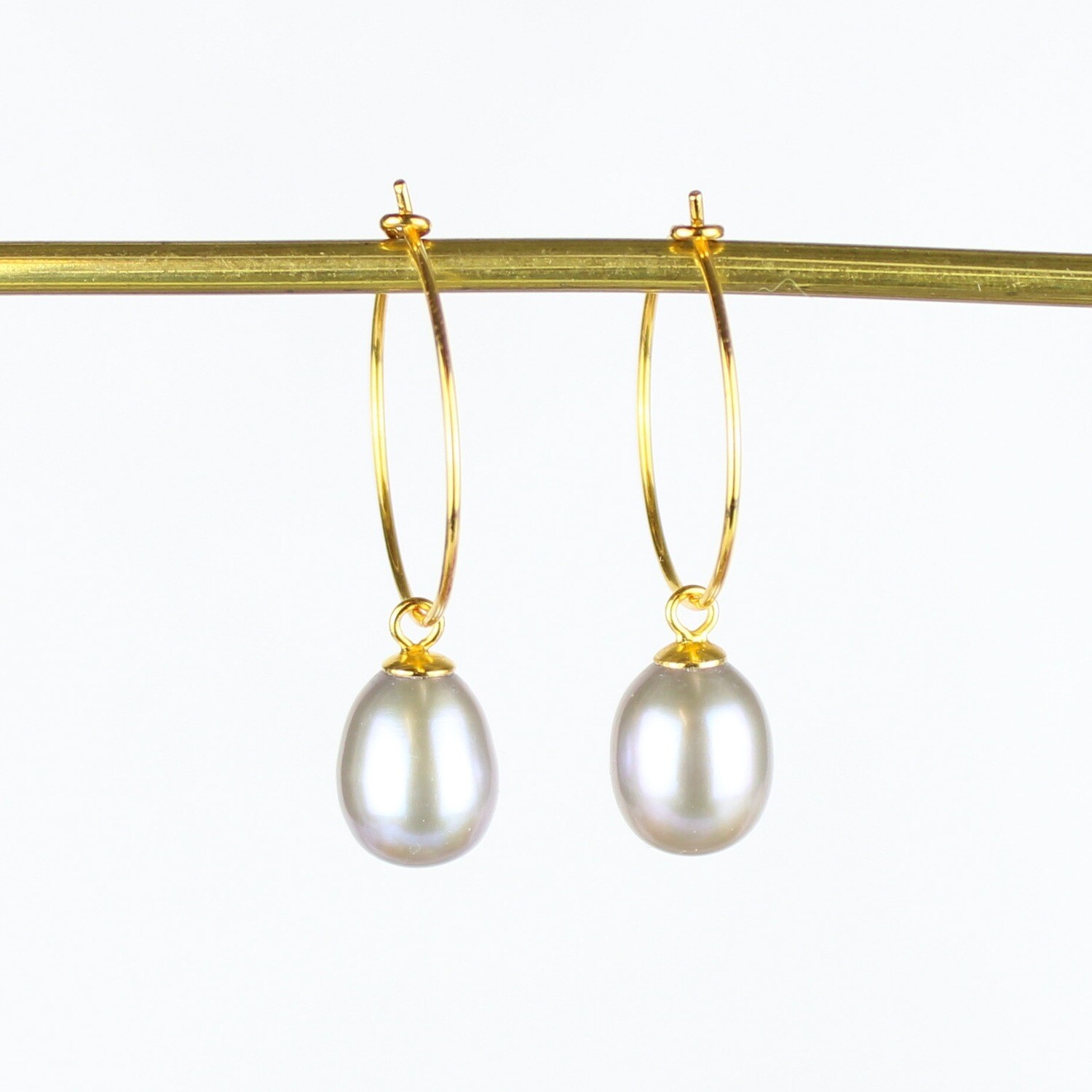 Hoops m. grå ferskvandsperler (forgyldt)