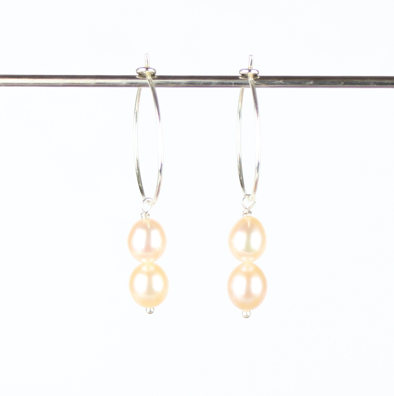 Hoops med lyse rosa perler