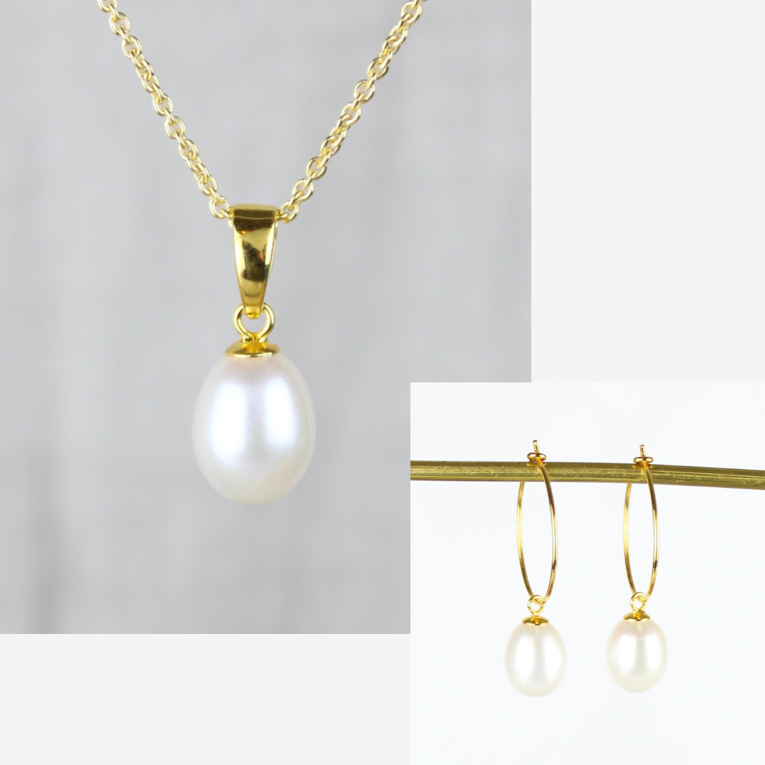 Smykkesæt - Forgyldt med hvide ferskvandsperler &amp; hoops