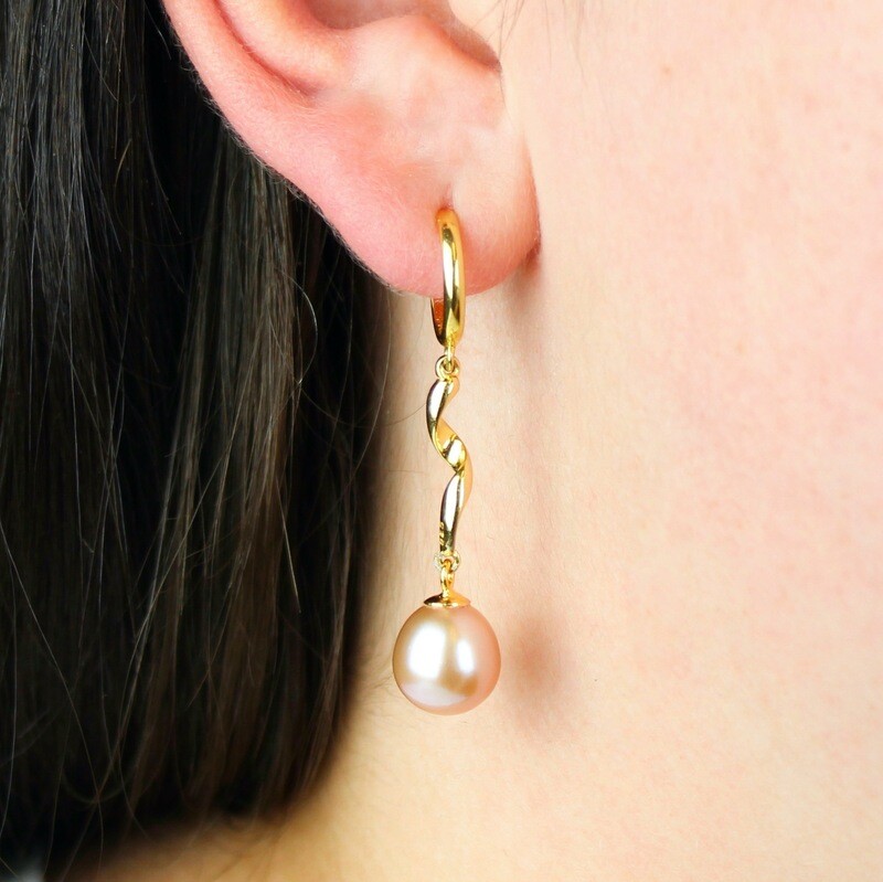 Snoet øreringe med rosa ferskvandsperler