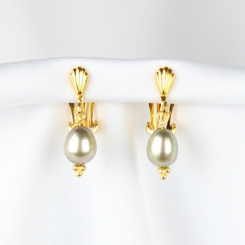 Clips øreringe m. grønne ferskvandsperler