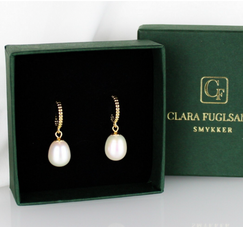 Kugle creoler med hvide ferskvandsperler